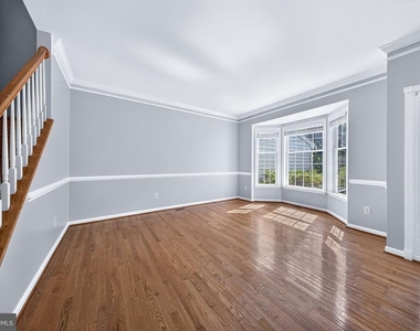 5602 Wheelwright Way - Photo Thumbnail 4