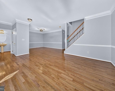 5602 Wheelwright Way - Photo Thumbnail 10