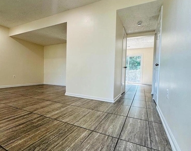 8658 Woodhue Court - Photo Thumbnail 4