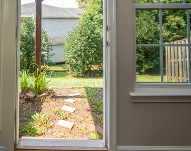 10246 Whitworth Lane - Photo Thumbnail 9