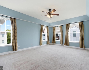 9202 Charleston Drive - Photo Thumbnail 14