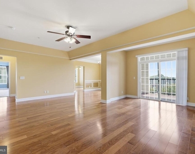 9202 Charleston Drive - Photo Thumbnail 5