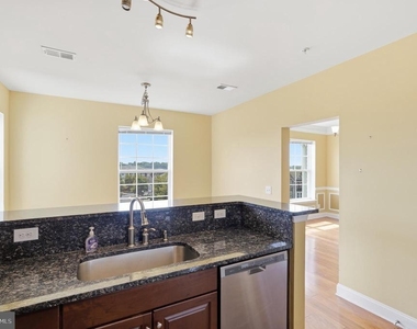 9202 Charleston Drive - Photo Thumbnail 7