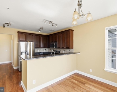 9202 Charleston Drive - Photo Thumbnail 6