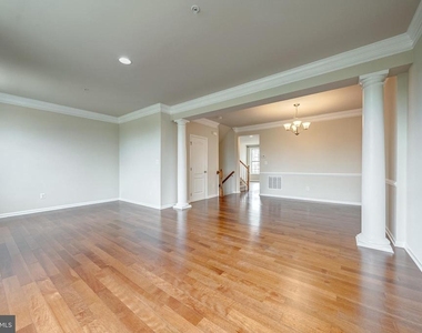 22635 Norwalk Square - Photo Thumbnail 7