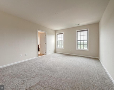 22635 Norwalk Square - Photo Thumbnail 21