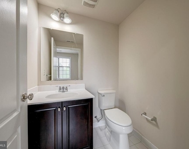 22635 Norwalk Square - Photo Thumbnail 5