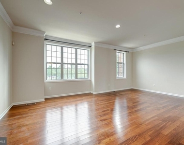 22635 Norwalk Square - Photo Thumbnail 6