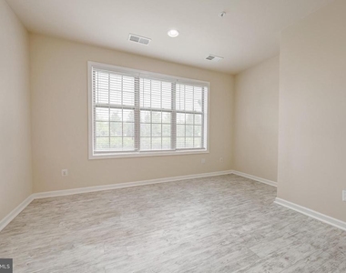 22635 Norwalk Square - Photo Thumbnail 3