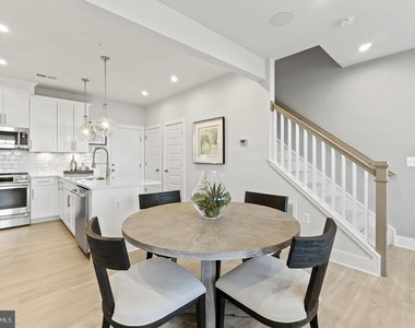 43805 Middleway Terrace - Photo Thumbnail 3