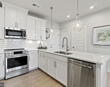 43805 Middleway Terrace - Photo Thumbnail 8