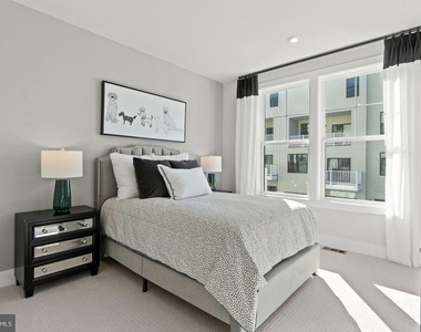 43805 Middleway Terrace - Photo Thumbnail 12