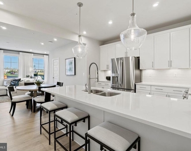 43805 Middleway Terrace - Photo Thumbnail 7