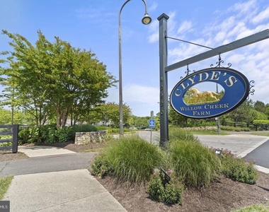 43805 Middleway Terrace - Photo Thumbnail 27