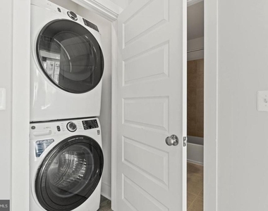 43805 Middleway Terrace - Photo Thumbnail 14