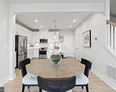 43805 Middleway Terrace - Photo Thumbnail 9