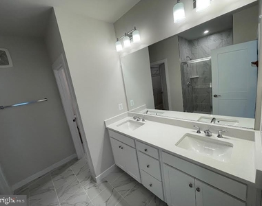 43805 Middleway Terrace - Photo Thumbnail 10