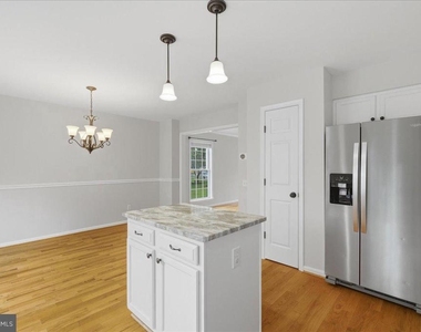 21028 Coach House Square - Photo Thumbnail 11