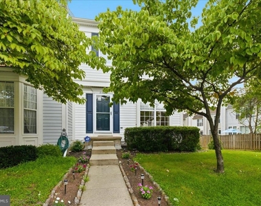 21028 Coach House Square - Photo Thumbnail 1