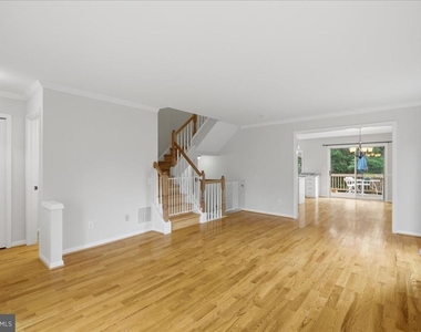 21028 Coach House Square - Photo Thumbnail 5