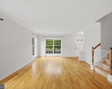 21028 Coach House Square - Photo Thumbnail 6