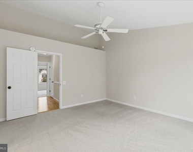 21028 Coach House Square - Photo Thumbnail 19