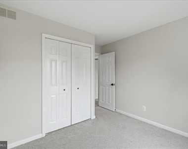 21028 Coach House Square - Photo Thumbnail 16