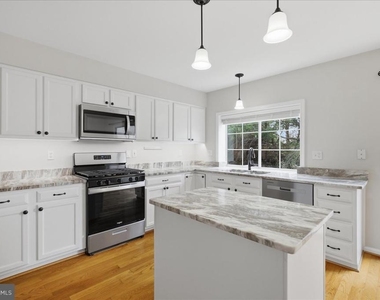 21028 Coach House Square - Photo Thumbnail 9
