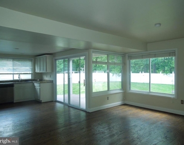 7 Biscayne Place - Photo Thumbnail 4