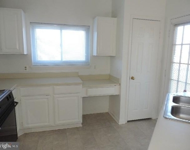 662 Gateway Drive Se - Photo Thumbnail 2