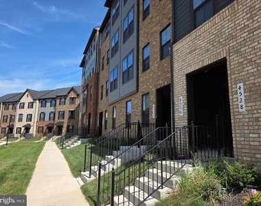 4528 Dandelion Loop - Photo Thumbnail 1