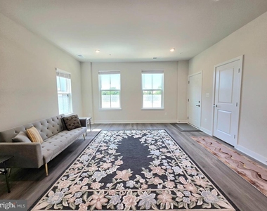 4528 Dandelion Loop - Photo Thumbnail 3