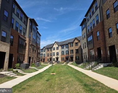 4528 Dandelion Loop - Photo Thumbnail 2