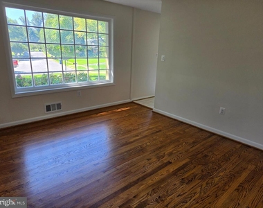 9929 Barnsbury Court - Photo Thumbnail 7