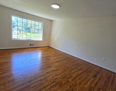 9929 Barnsbury Court - Photo Thumbnail 6