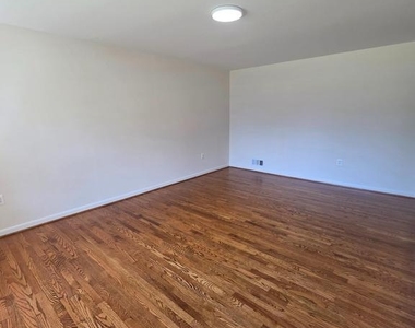 9929 Barnsbury Court - Photo Thumbnail 10