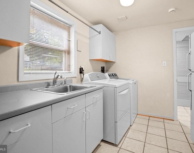 1415 Mayflower Drive - Photo Thumbnail 27