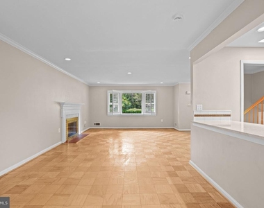 1415 Mayflower Drive - Photo Thumbnail 4