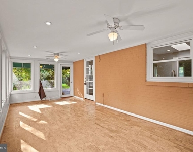 1415 Mayflower Drive - Photo Thumbnail 11