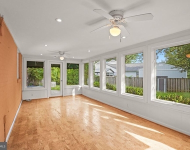 1415 Mayflower Drive - Photo Thumbnail 10