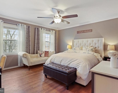 7010 Leestone Street - Photo Thumbnail 10