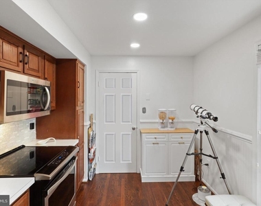 7010 Leestone Street - Photo Thumbnail 2