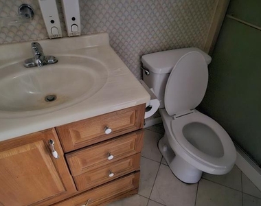 212 Locust Street Se - Photo Thumbnail 14