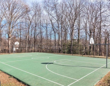 12103 Greenwood Court - Photo Thumbnail 8