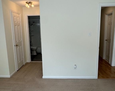 12103 Greenwood Court - Photo Thumbnail 9