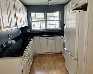 12103 Greenwood Court - Photo Thumbnail 2