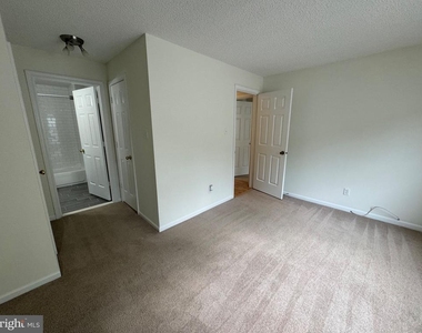 12103 Greenwood Court - Photo Thumbnail 20