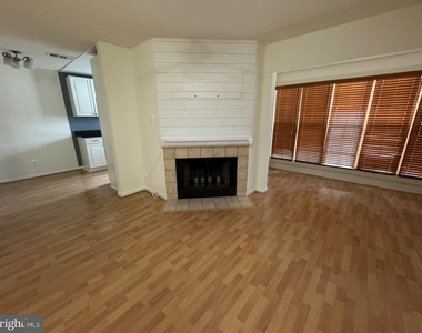 12103 Greenwood Court - Photo Thumbnail 16