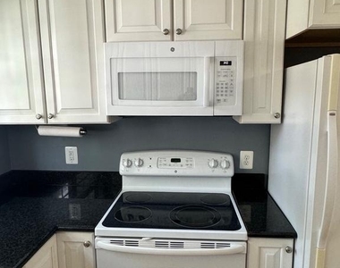 12103 Greenwood Court - Photo Thumbnail 3