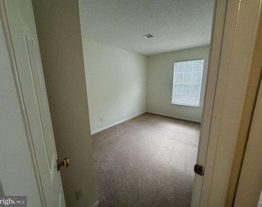 12103 Greenwood Court - Photo Thumbnail 5